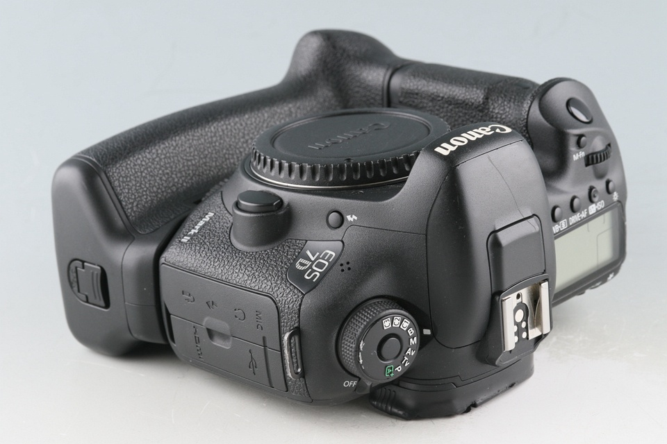 Canon EOS 7D Mark II Digital SLR Camera + BG-E16 #52821E3