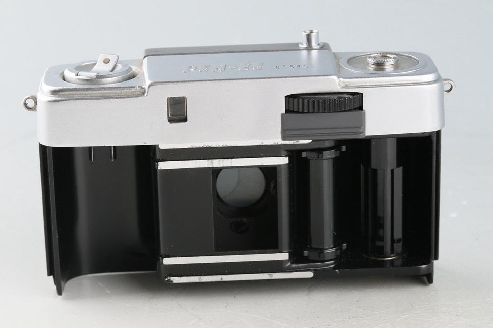 Olympus-PEN EES 35mm Half Frame Camera #52926D5