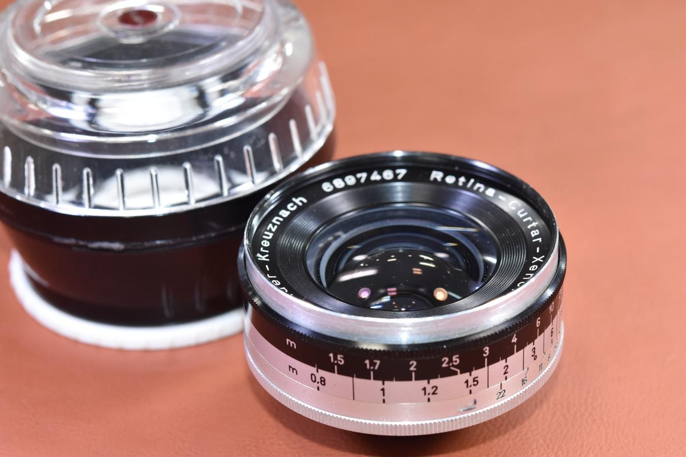【希 少】Schneider-Kreuznach Retina-Curtar-Xenon C 35mm F4 純正プラスチックケース、フード付 【Kodak Retina C用】